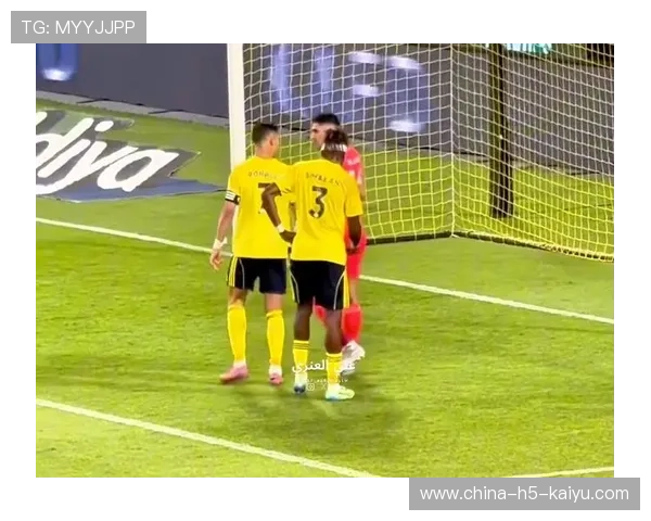 守门员与门将教练共同分析对手点球习惯，训练更有针对性